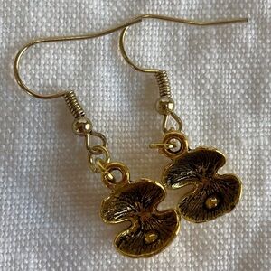 HAND CRAFTED EARRINGS Gold Oyster & Pearl Dangle Drop NWT